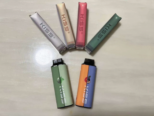 微信图片_20241228205931.png KIS5鎧斯拋棄式6500口✨口味變化多達180種(限量販售)✨特點 雙吸抛棄式 台灣首創 💖因爲銷量好 經常性缺貨